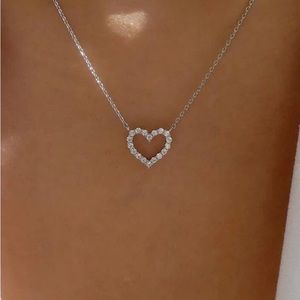 NIP RHINESTONE HEART NECKLACE